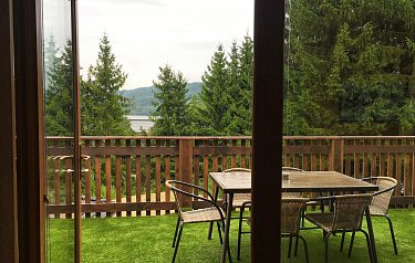 Apartmán s terasou a výhledem na jezero